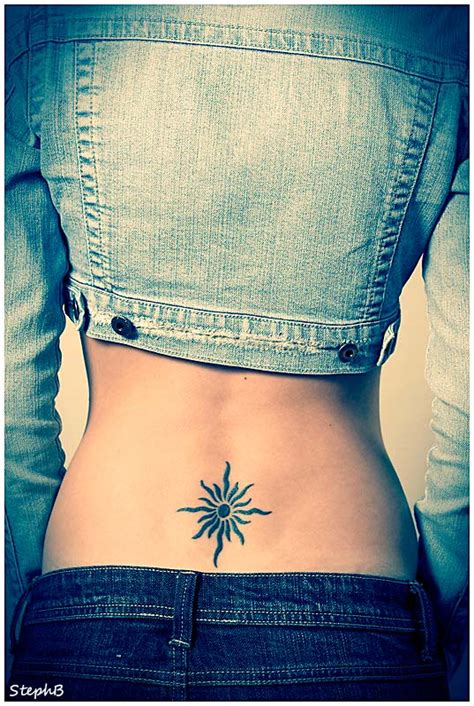 feminin tatouage bas du dos femme|tatouage sur le dos.